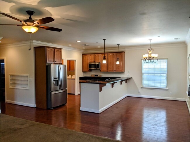 Building Photo - 405 E Main St