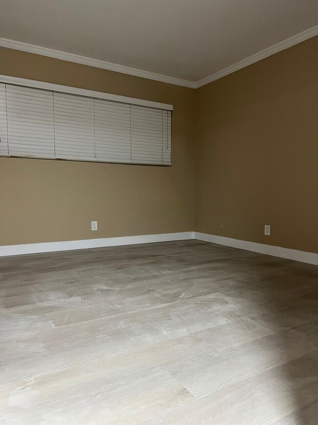 Guest Bedroom - 1515 Oak St