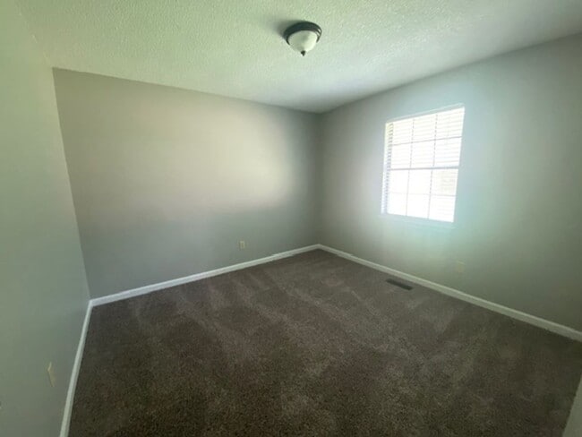 Building Photo - 2 Bedroom 1 Bath House