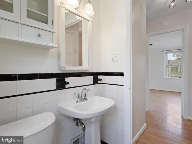 Building Photo - 2614 Jefferson Dr