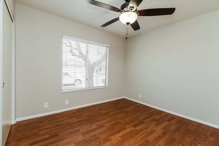 Building Photo - 3329 E Wahalla Ln