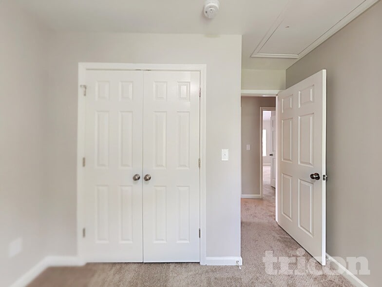 Building Photo - 5745 Henderson Oaks Dr