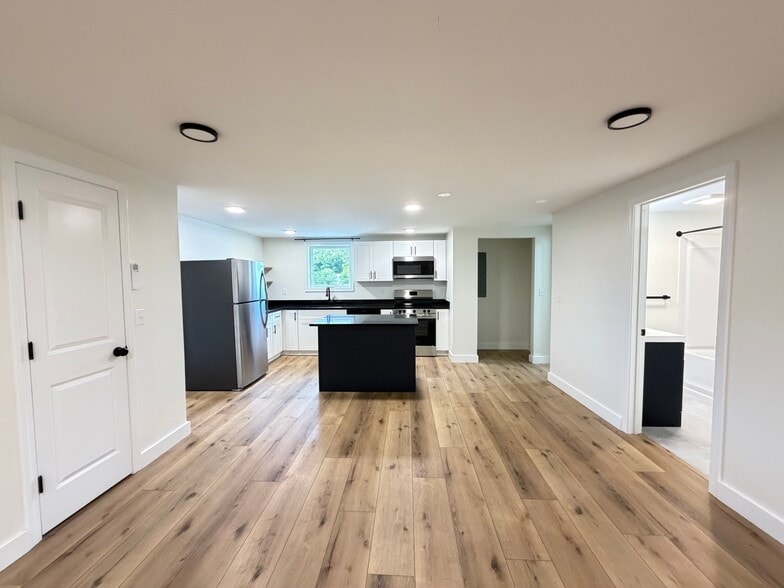 Building Photo - 20 Poirier Pl