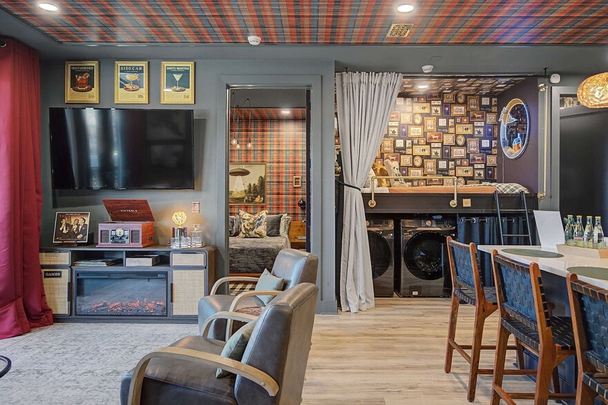 Building Photo - 245 Hermitage Ave