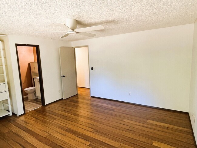 Building Photo - Beautifully Appointed Home on Generous Lot – SE Portland Rental!