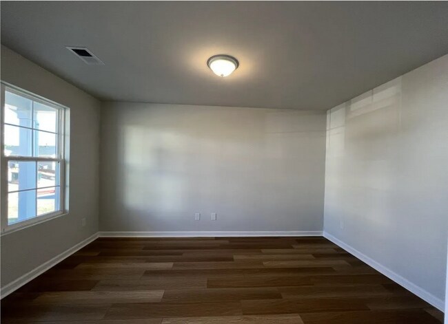 Building Photo - Modern Greenville Living - Spacious Home Available Now!