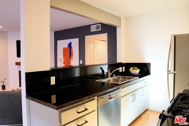 Building Photo - 2016 Euclid St