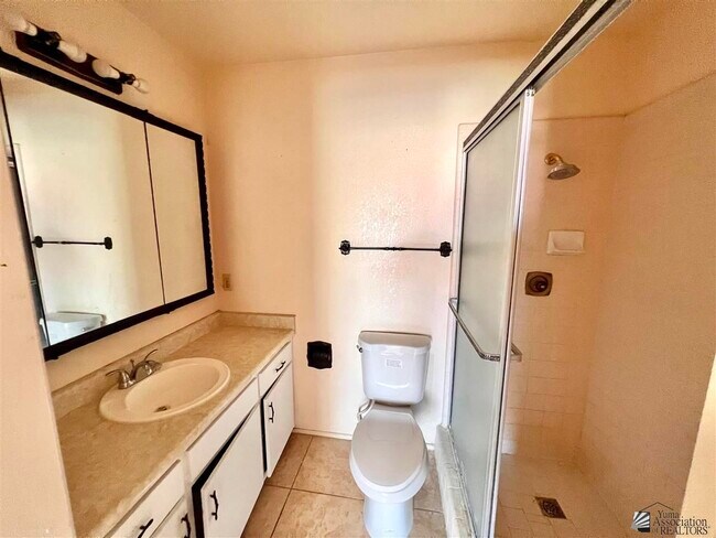 Building Photo - 2045 S 14th Ave