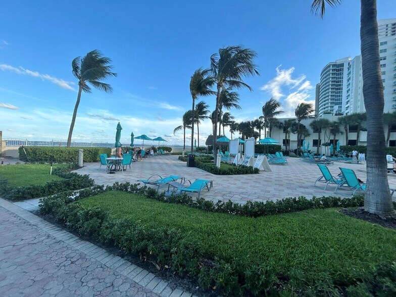 Building Photo - 3801 S Ocean Dr