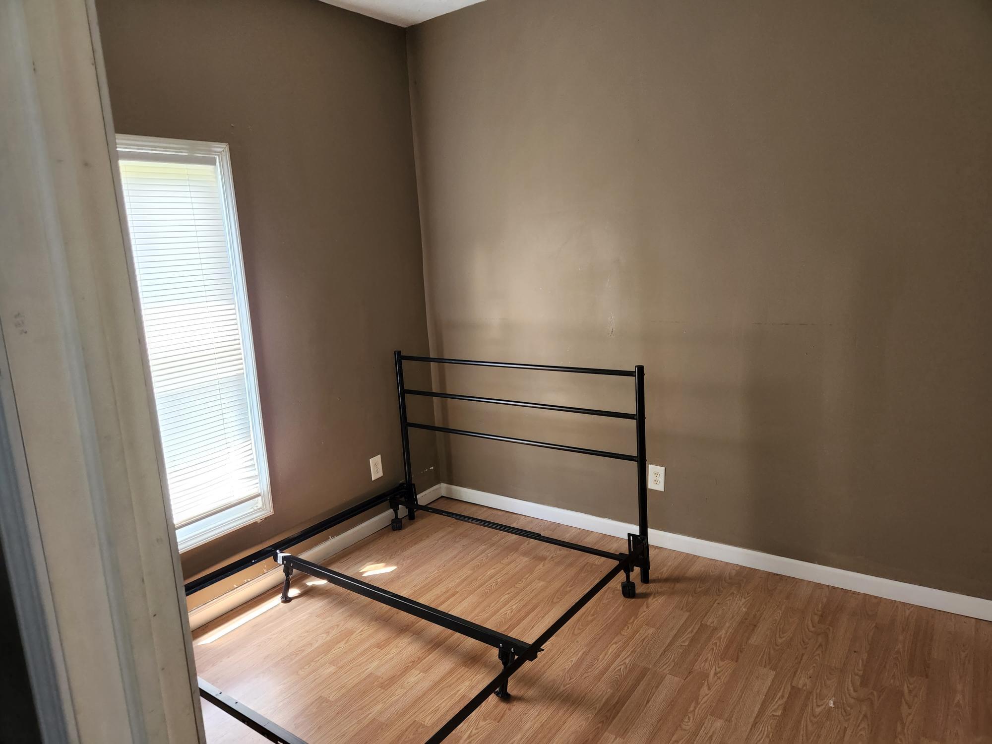 Building Photo - 129 Manhattan St