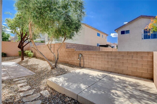 Building Photo - 177 Rocky Star St