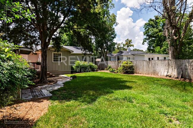 Building Photo - Beautiful 2 Bedroom/1 Bathroom in Springhi...