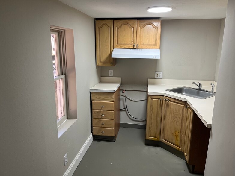 Kitchen - 3617 Sharon Ave