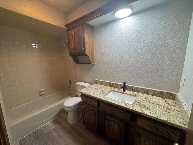 Building Photo - 325 E Parkland Dr