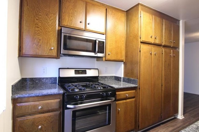 Building Photo - 2 bedroom in Studio City CA 91604