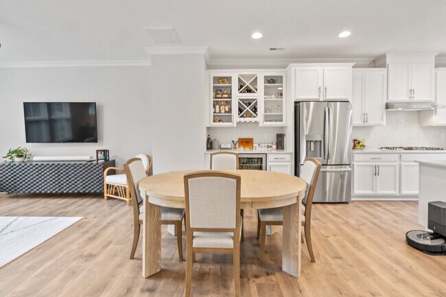 Building Photo - 214 Maidstone Trail