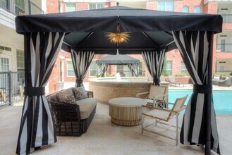 Building Photo - 4310 Dunlavy St