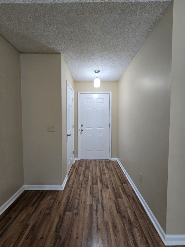 Building Photo - 1520 Crowndale Dr