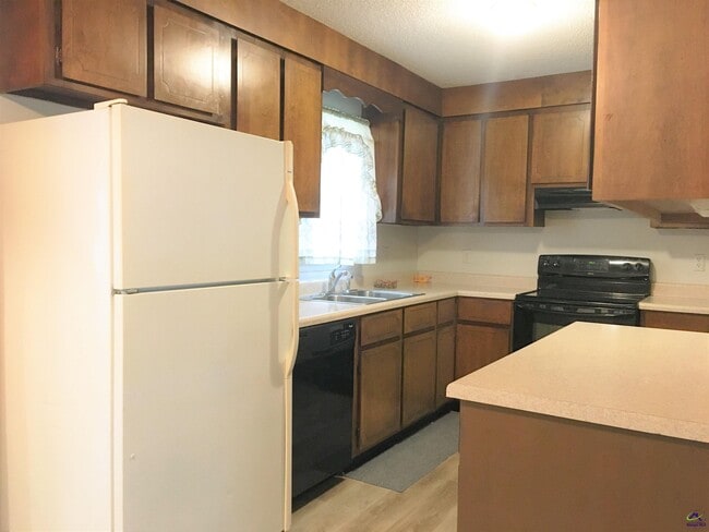 Building Photo - 208 Ivelyn Dr