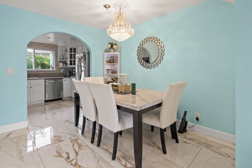 Building Photo - 28023 Ridgebrook Ct