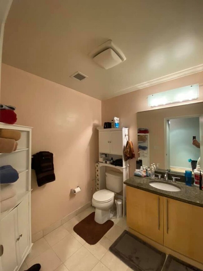 Building Photo - Lovely 1 BR + Den/1 BA Condo in Mount Vern...