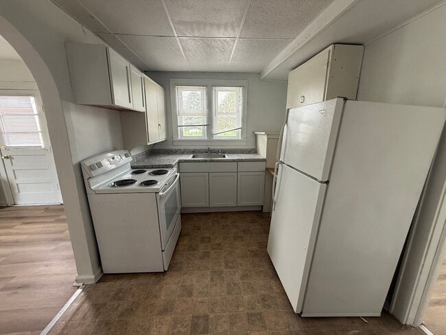 Building Photo - 1 bedroom, 1 bathroom Apartment! AVAILABLE NOW!