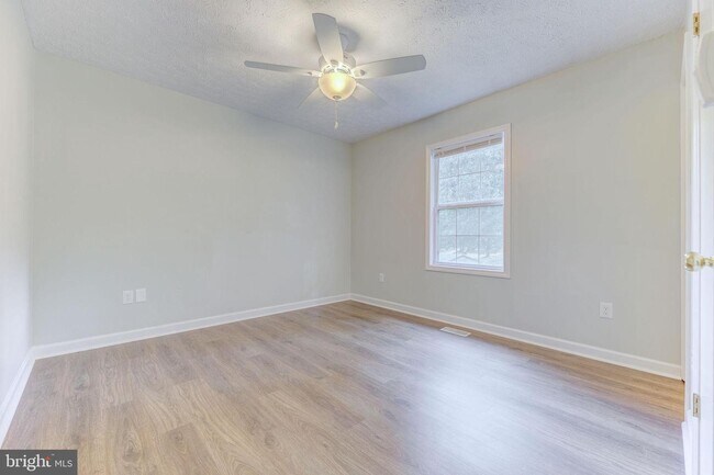 Building Photo - 11503 Big Sandy Run Rd
