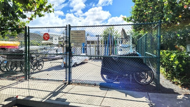Building Photo - 501 Kailua Rd