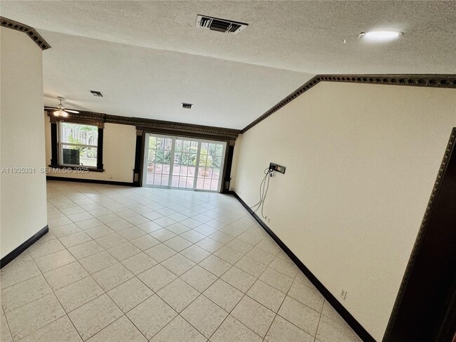 Building Photo - 931 SW 150th Ave