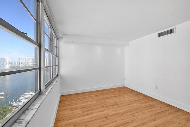 Building Photo - 18041 Biscayne Blvd