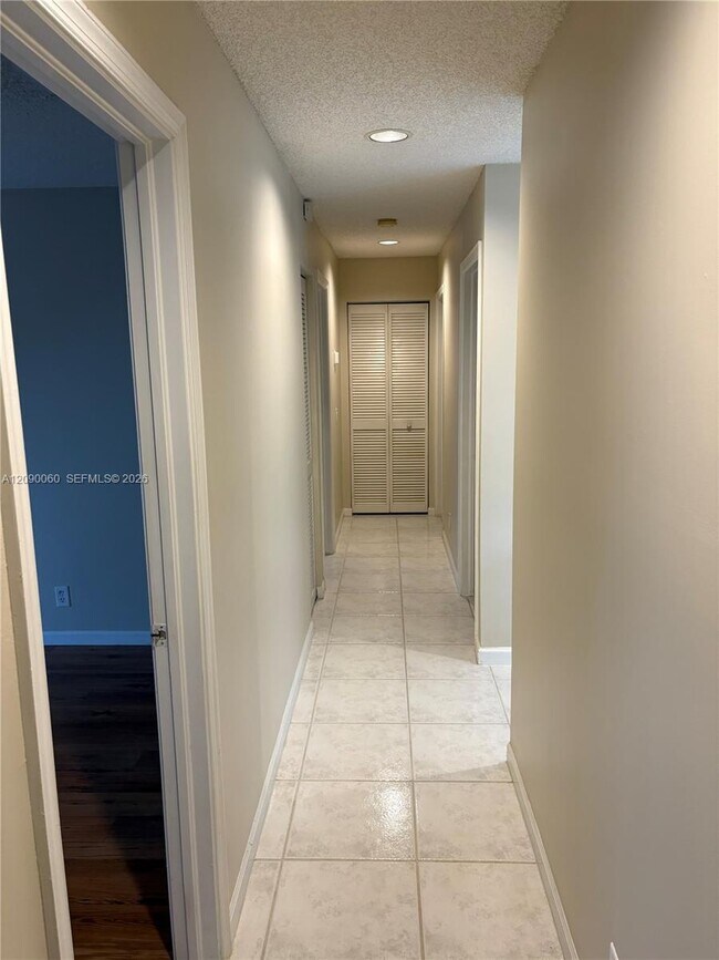 Building Photo - 751 Sand Creek Cir