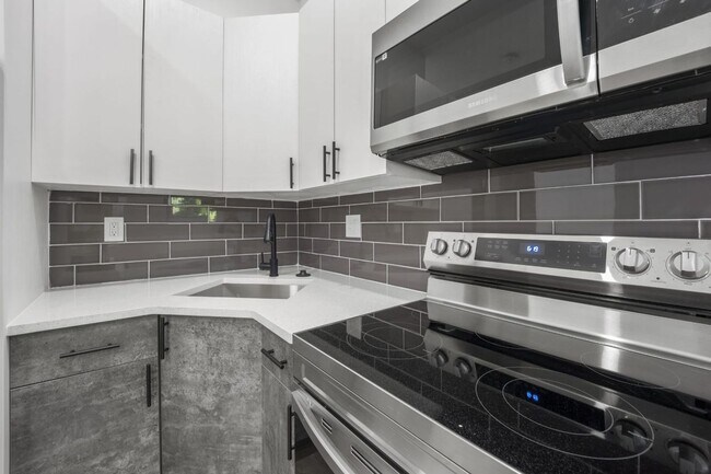 Building Photo - 1237 N 60th St