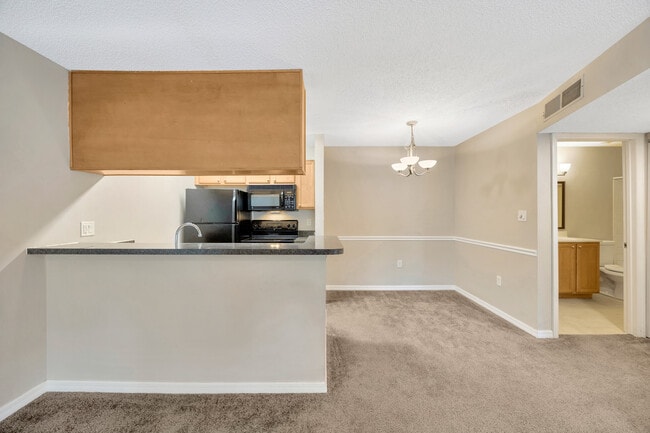 Building Photo - Lake Parsons Green