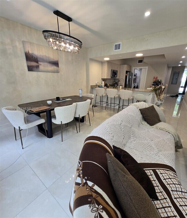 Building Photo - 5503 W Oak Wy