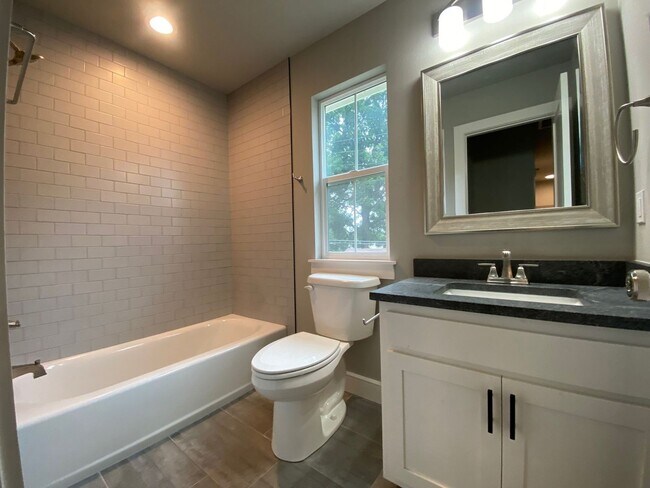 Building Photo - Beautiful home for rent in Coweta!!