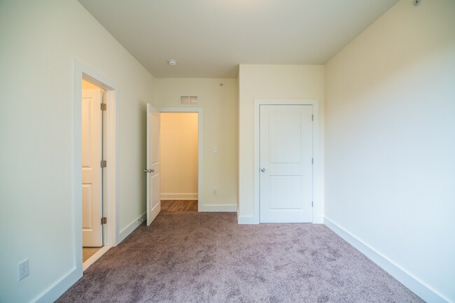 Building Photo - 411 N 34th St