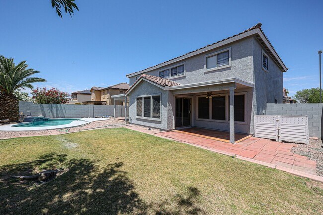 Building Photo - Amazing 5 bedrooms and bathrooms in one of the best school districts!