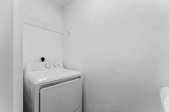 Building Photo - 6515 Diamond Springs Terrace