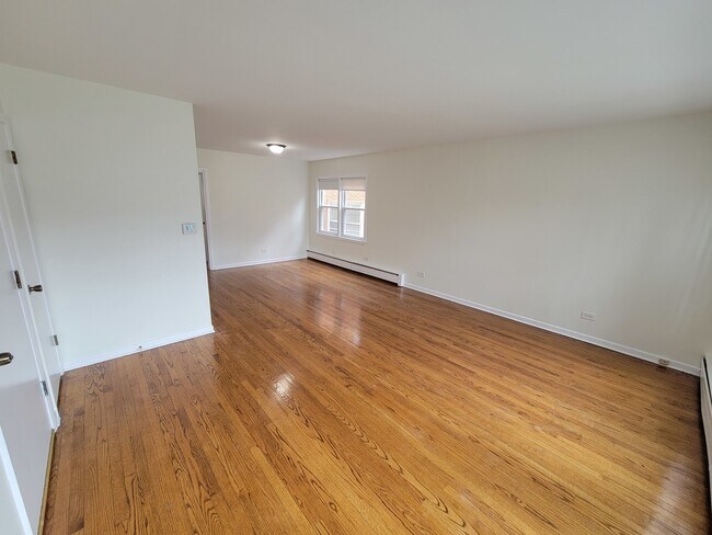 Building Photo - 5809 N Whipple St