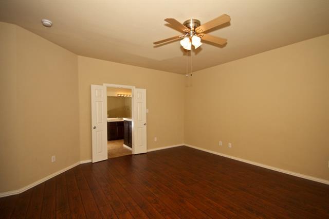 Building Photo - 404 Hummingbird Dr