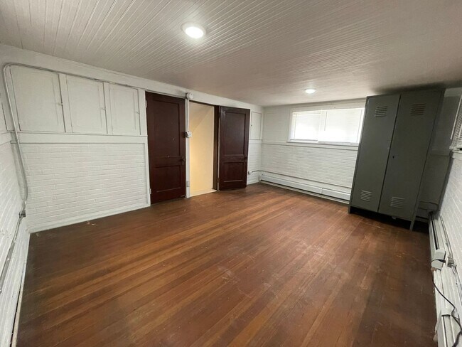 Building Photo - 1124 Lake Ave