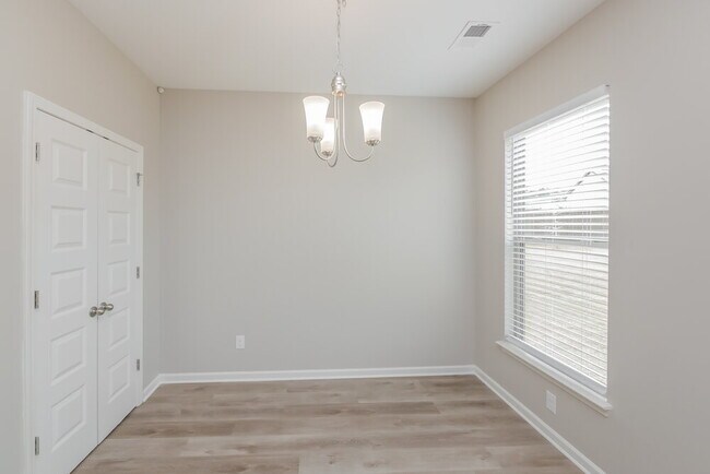 Building Photo - 2913 Warwick Ct