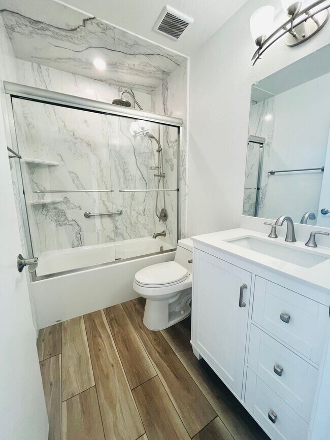 Building Photo - LA JOLLA VILLAGE LIVING! SPACIOUS 3BD/2.5BA TOWNHOME AVAILABLE JUNE for $4,795/mo!