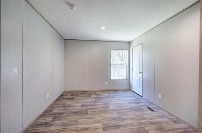 Building Photo - 81 Popham Rd