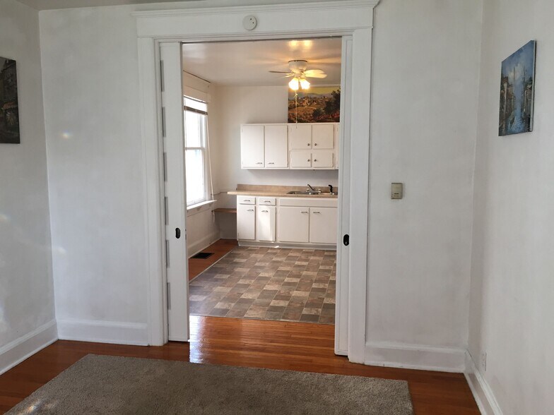 Building Photo - 908 Columbia Ave