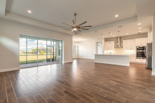 Building Photo - Like new home in Mosaic subdivision. 3 car garage