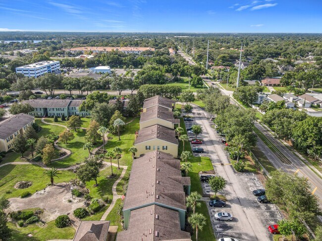 Building Photo - 2065 Dixie Belle Dr