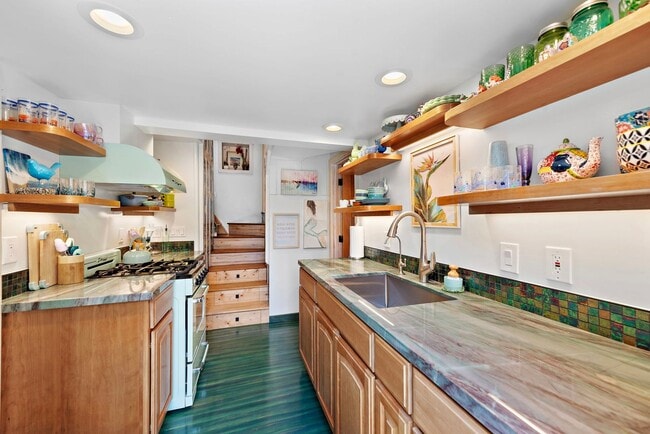 Building Photo - Ever dreamed of living under the sea?!