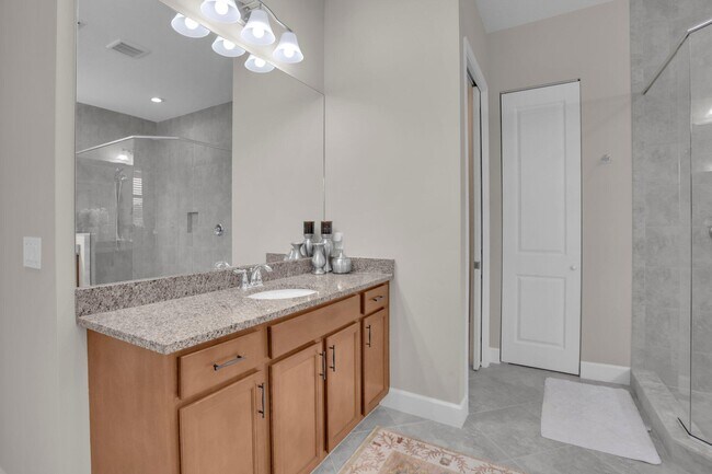 Building Photo - 15866 Orchard Dr