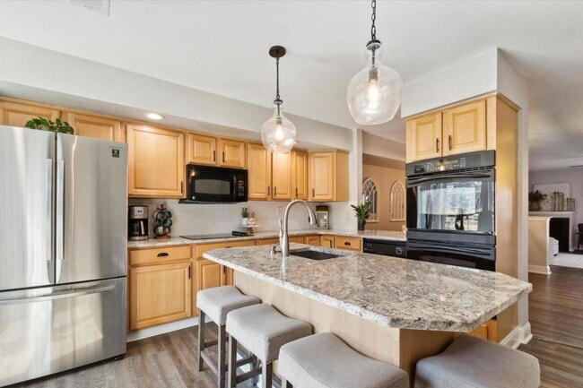 Building Photo - 4 Bedroom 2 Bath Townhome in Exton Station